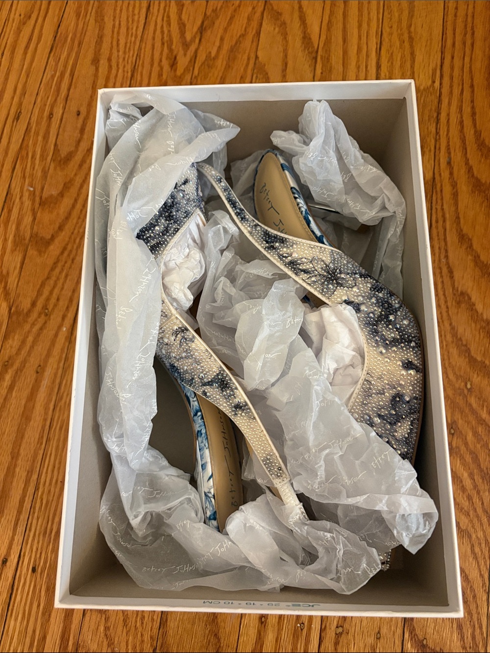 Betsey Johnson Navy & White Pointed Slingback Heels - Picture 2 of 4